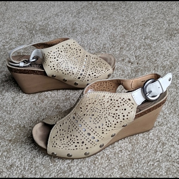 Pikolinos Benissa Laser Cut Leather Wedges - Picture 2 of 6